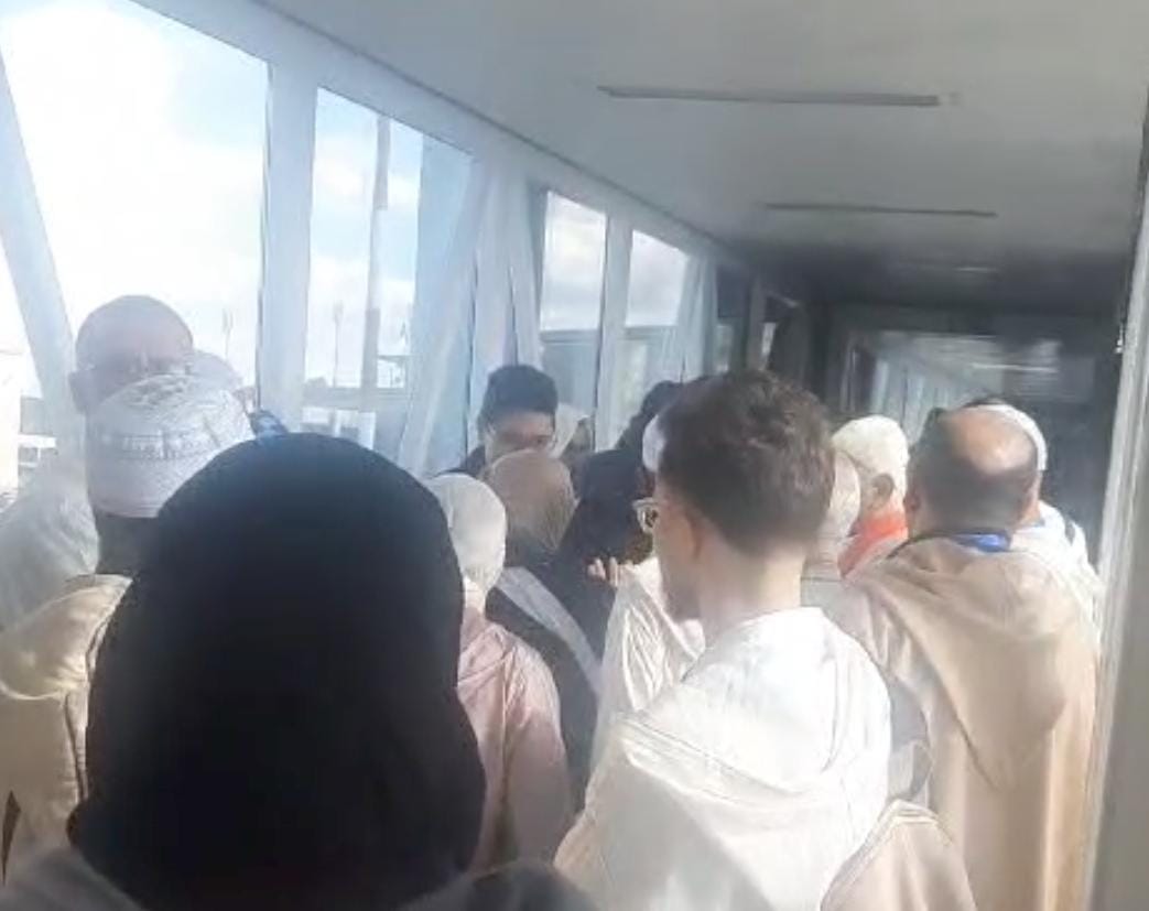 طنجة…إحدى وكالات الأسفار تتلاعب بالمعتمرين ورحلة الإقلاع تبقى لوقت مجهول