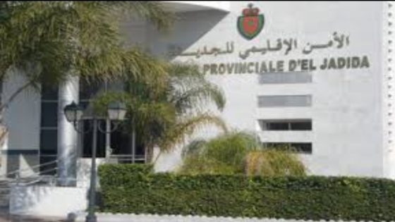 عناصر الشرطة بالأمن الإقليمي بالجديدة يوقف شخصا ينحدر من إفريقيا جنوب الصحراء للاشتباه في ارتباطه بشبكة إجرامية تنشط في النصب والاحتيال على الراغبين في الهجرة.