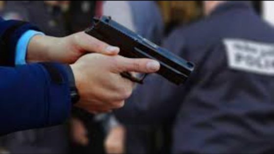 ضابط شرطة يعمل بمنطقة أمن الرحمة بمدينة الدار البيضاء يضطر إلى إستعمال سلاحه الوظيفي