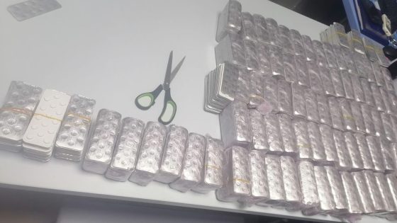 عناصر الأمن الوطني والجمارك بمركز باب سبتة تجهض عملية تهريب 54 ألف قرص مخدر و تتمكن من إيقاف الشخص المشتبه به.