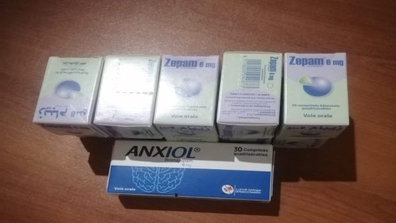 أمن طنجة يوقف شابا للاشتباه في تورطه في قضية تتعلق بحيازة وترويج المخدرات والمؤثرات العقلية.