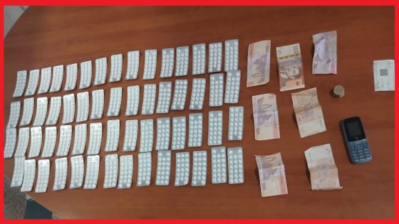 عناصر الشرطة بولاية أمن طنجة توقف شخصا للاشتباه في تورطه في قضية تتعلق بحيازة وترويج المخدرات والمؤثرات العقلية.