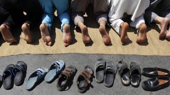 يقظة المصلين بمسجد الكوشي بمنطقة أناسي تنهي نشاط سارق الأحذية.