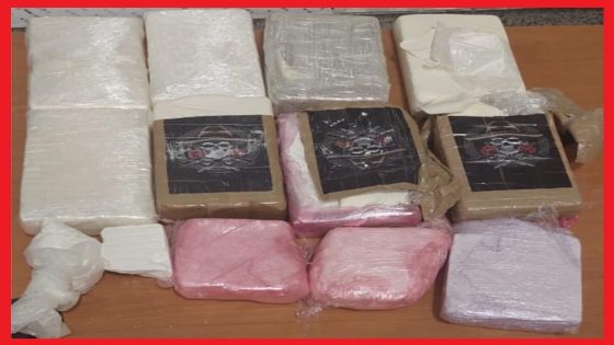 عناصر الأمن الوطني بمطار ابن بطوطة بطنجة توقف شخصا للاشتباه في تورطه في قضية تتعلق بحيازة وترويج المخدرات والمؤثرات العقلية.