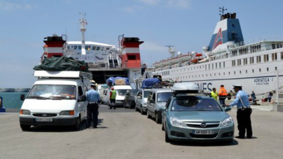 جمارك طنجة المتوسط تقرر منع دخول الحافلات المغربية للنقل الدولي للمسافرين التي تجر المقطورات