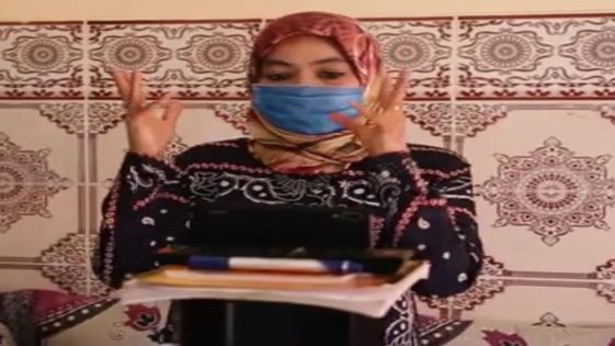بادرة فريدة.. شابة تترجم ندوات وزارة الصحة الى مقاطع للصم والبكم