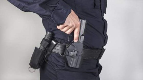 مقدم شرطة بالقنيطرة يضطر لاستعمال سلاحه الوظيفي لتوقيف شخص عرض عناصر الشرطة لاعتداء خطير