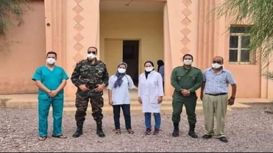 ممثل عن الصحة العسكرية، وممثل المندوبية الإقليمية للصحة بزاكورة يقومان بزيارة تفقدية للاطمئنان على الحالات المصابة بفيروس كوفيد-19 المستجد