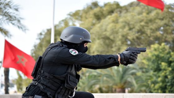 الدار البيضاء .. موظف شرطة يضطر لاستعمال سلاحه الوظيفي لتوقيف شخص عرض أمن المواطنين وسلامة عناصر الشرطة لتهديد خطير