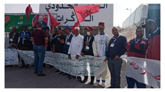 اقليم شيشاوة : بالصور … جمعيات المجتمع المدني بالاقليم تقوم بزيارة إلى المعبر الحدودي بالصحراء المغربیة وتمتلت في جمعية الخير الأصدقاء للتنمية .