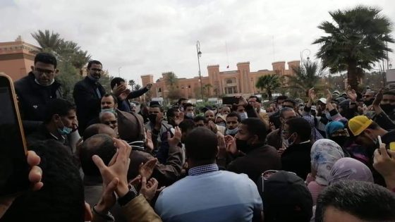 زاكورة..الشغيلة التعليمية تستقبل وزير التعليم سعيد أمزازي بالاضراب والاحتجاج أمام العمالة