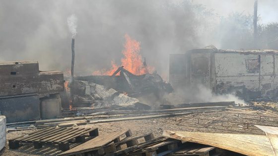 بالصور…… حريق يندلع بمستودع لحافلات النقل بمدينة إنزكان