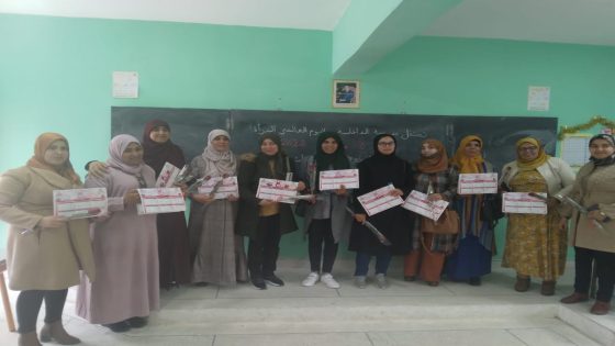 مدرسة الداخلة تكرم أستاذاتها بمناسبة اليوم العالمي للمرأة