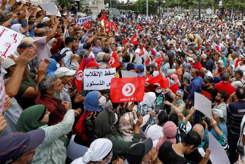 تونس .. اعتقالات بالجملة و حركة النهضة تعتبرها محاولة للتغطية عن القضايا الحارقة