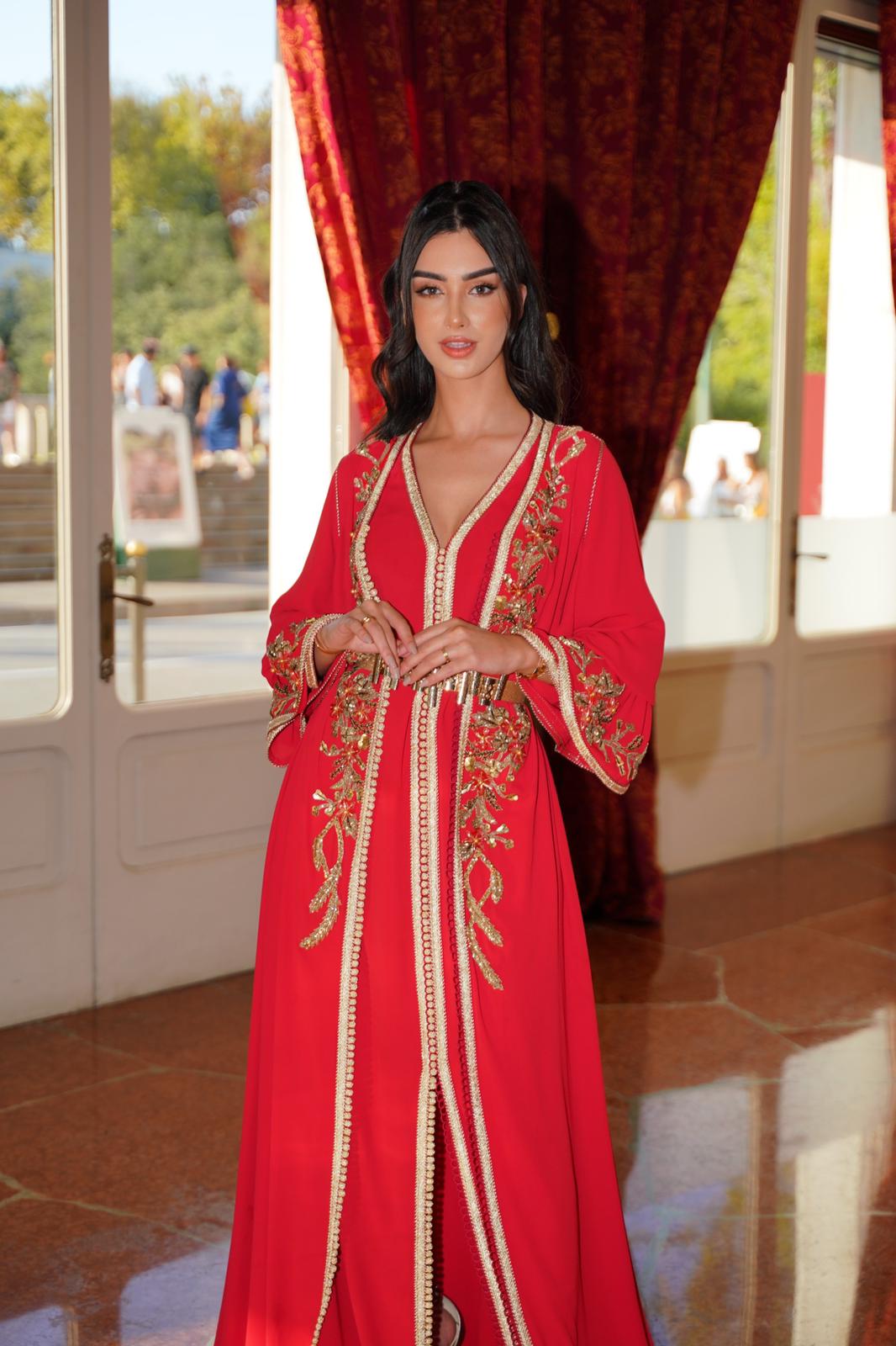 Venise .. Sofia Saidi illumine le tapis rouge avec un Caftan marocain