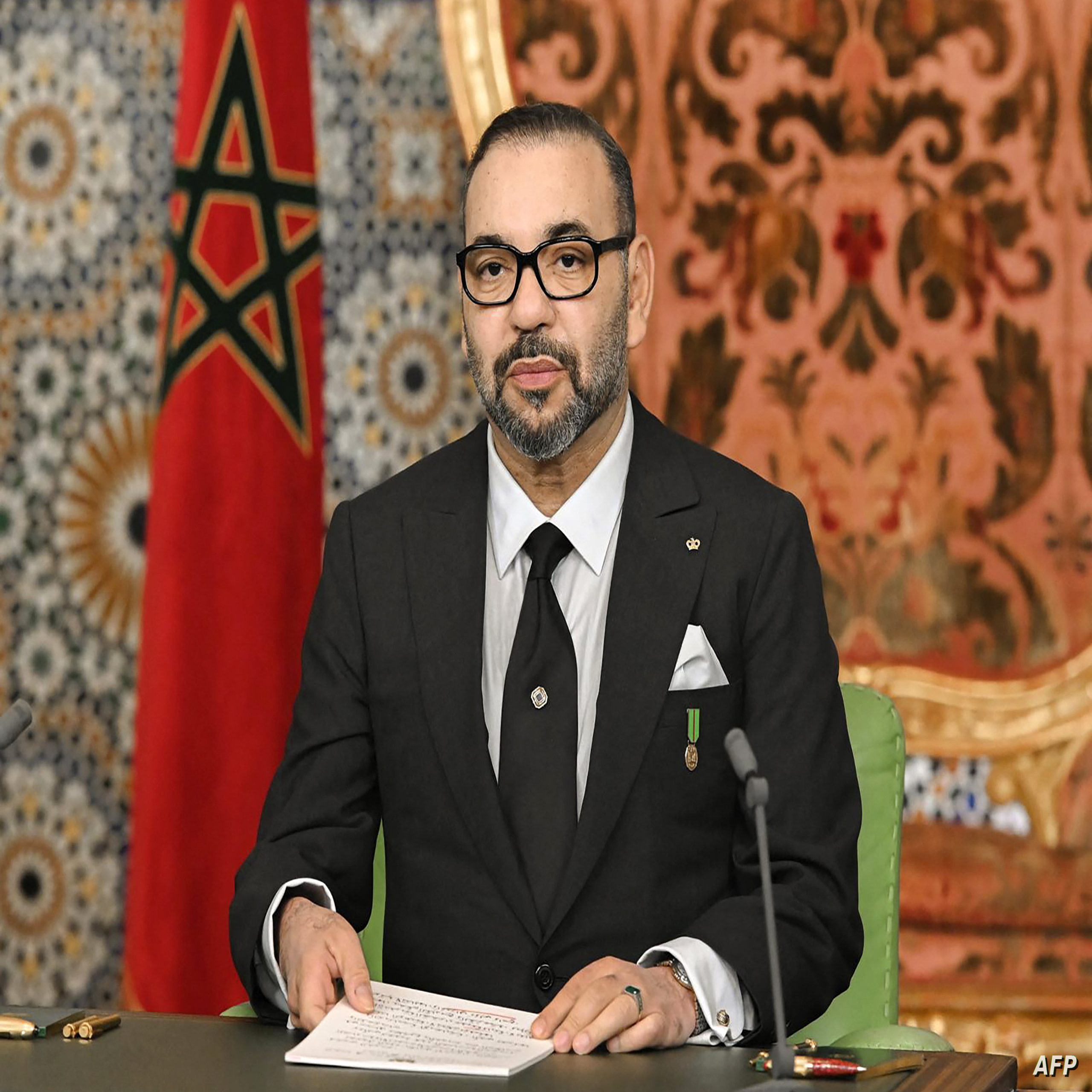 A handout picture released by the Moroccan Royal Palace on November 6, 2021, shows King Mohammed VI delivering a speech to the nation on the occasion of the 46th anniversary of the Green March, in the capital Rabat. - Morocco's King Mohamed VI said that Western Sahara is "not negotiable", as tensions flared with Algeria over the disputed territory. In 1975, the king's father, Hassan II, sent 350,000 civilian volunteers on the iconic march into the Western Sahara. (Photo by Moroccan Royal Palace / AFP) / RESTRICTED TO EDITORIAL USE - MANDATORY CREDIT "AFP PHOTO / SOURCE / MOROCCAN ROYAL PALACE- NO MARKETING NO ADVERTISING CAMPAIGNS - DISTRIBUTED AS A SERVICE TO CLIENTS