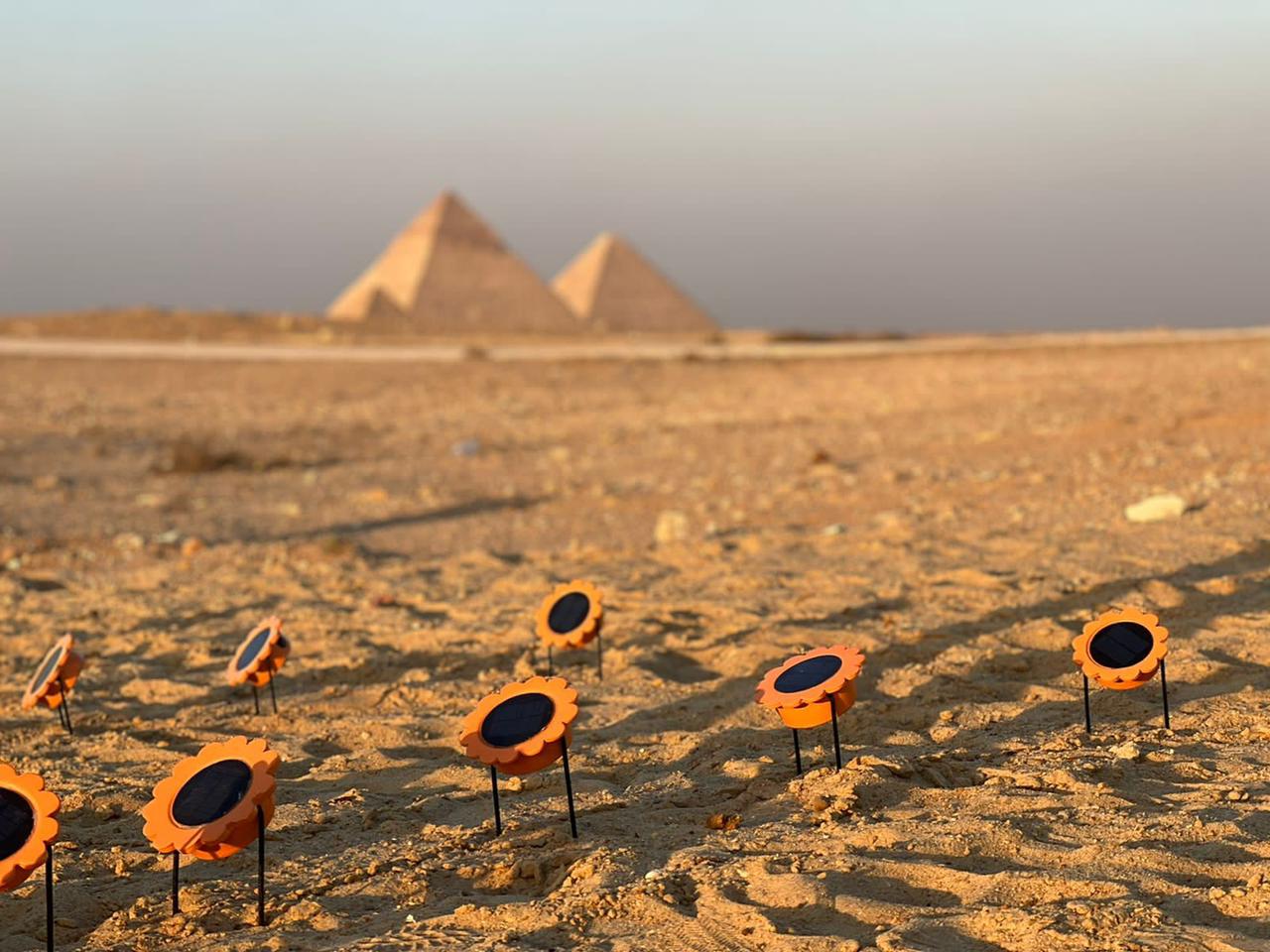 “شمس فور لايتينغ” أو “شمس للإضاءة” أول اختراع مغربي للمصابيح الشمسية تعرض بمؤتمر المناخ (كوب 27) بمصر.
