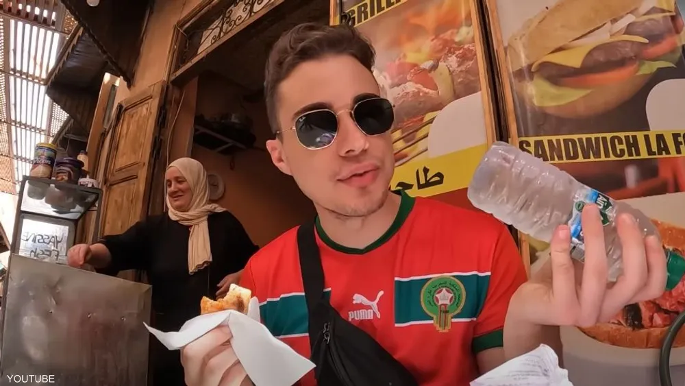 مراكش .. إعجاب ببائعة فطائر تتحدث 3 لغات