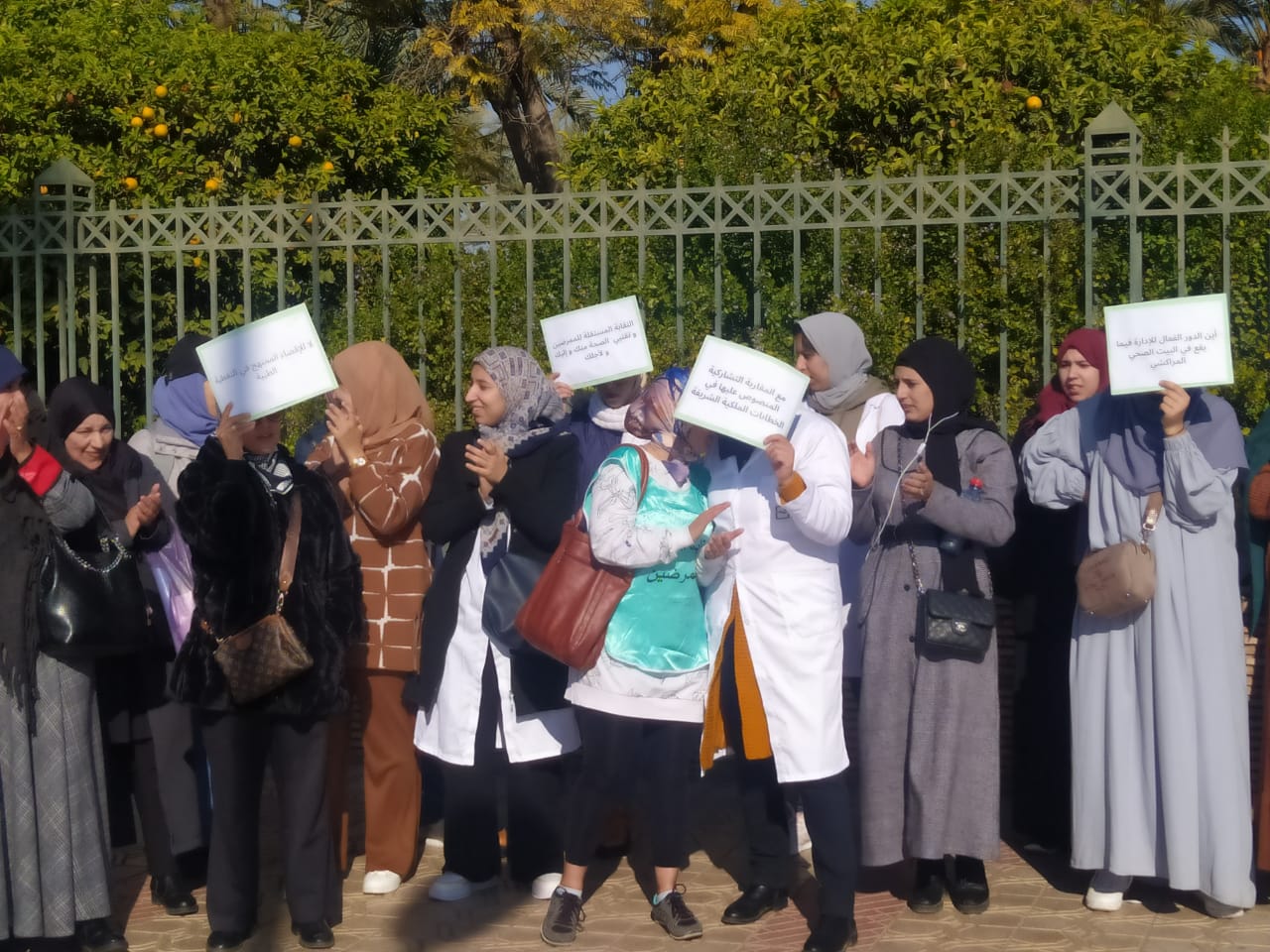 مراكش .. مكتب التنسيق الجهوي للنقابة المستقلة للممرضين بالجهة، يحتج أمام الولاية .