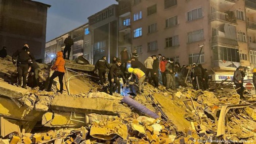 تركيا .. السفارة المغربية تضع أرقاما هاتفية للتواصل مع أفراد الجالية بشأن الزلزال الذي ضرب اليوم جنوب البلاد