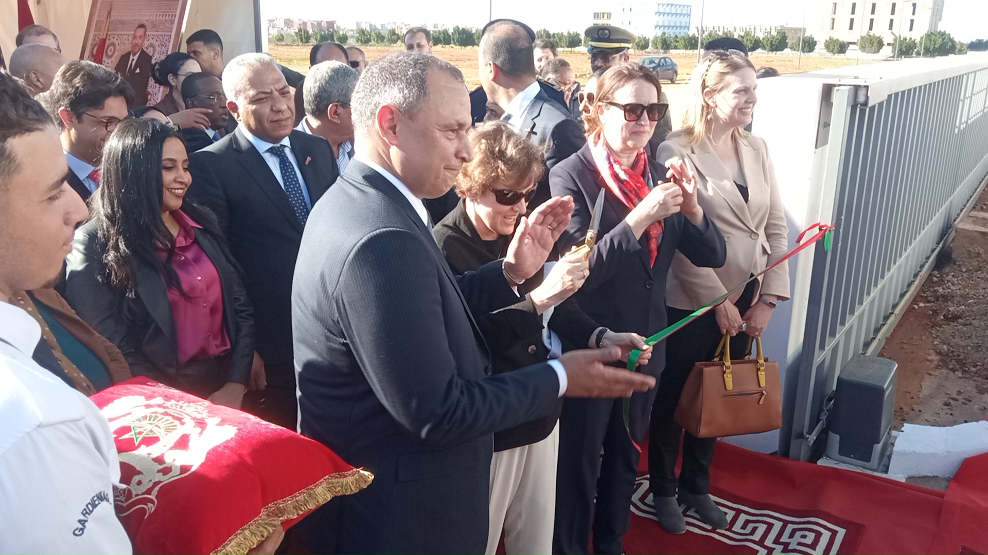 الوزير رياض مزور روفقة وفدٍ أمريكيٍ يشرفون على تأهيل مشاريع صناعية بعين الجوهرة إقليم الخميسات