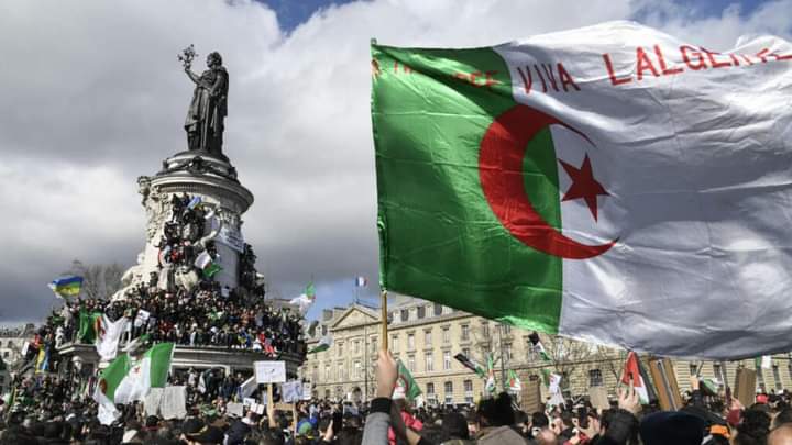عيد الشغل 2023 .. حضور جزائري وقبايلي وازن في احتجاجات فرنسا