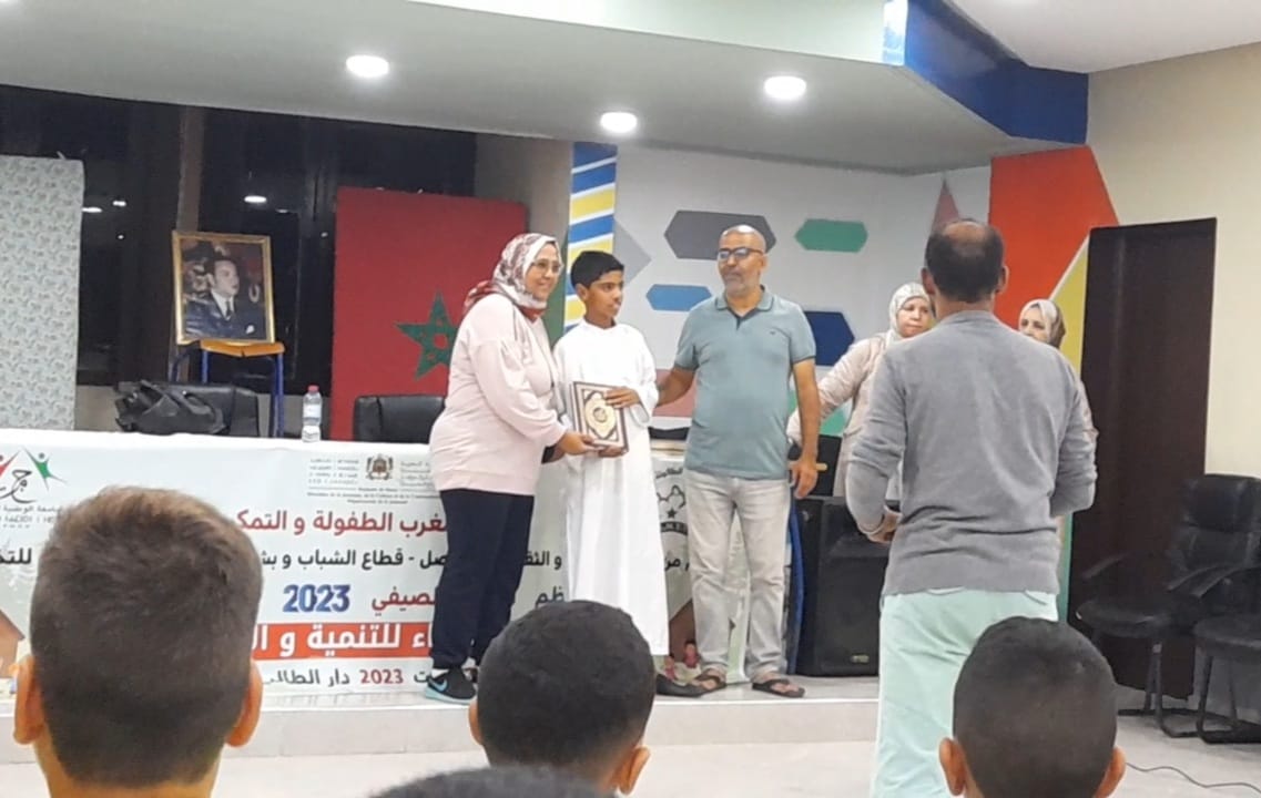 إفران.. مخيم جمعية مغرب الطفولة والتمكين يحتفي بذكرى ثورة الملك والشعب