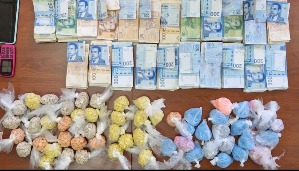 “ضربة لتجار المخدرات في طنجة: إيقاف ثلاثة أشقاء بحوزتهم أكثر من 5300 قرص إكستازي”