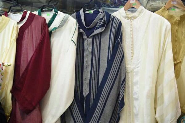 تزاحم في الأسواق المغربية في العشر الأيام الأخيرة من شهر رمضان : عندها تتزاحم الروحانية والأزياء الفاخرة