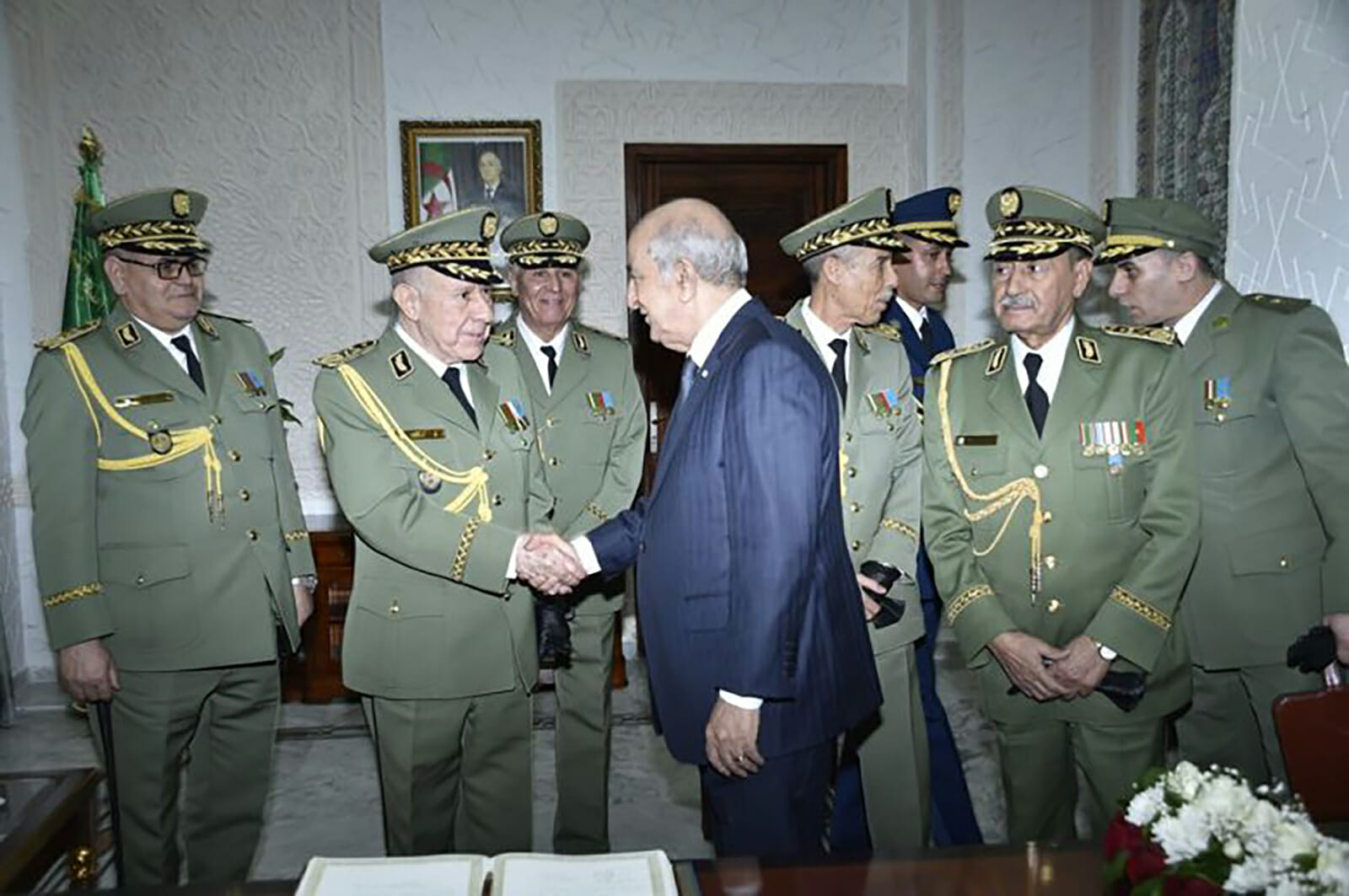الجنرالات والفساد المالي : رهانات العدالة ومستقبل الجزائر