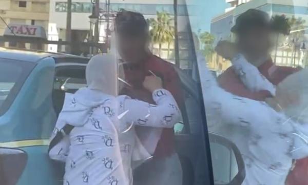 واقعة الاعتداء على مواطنة من طرف سائق سيارة الأجرة يثير جدلا عبر مواقع التواصل الاجتماعي