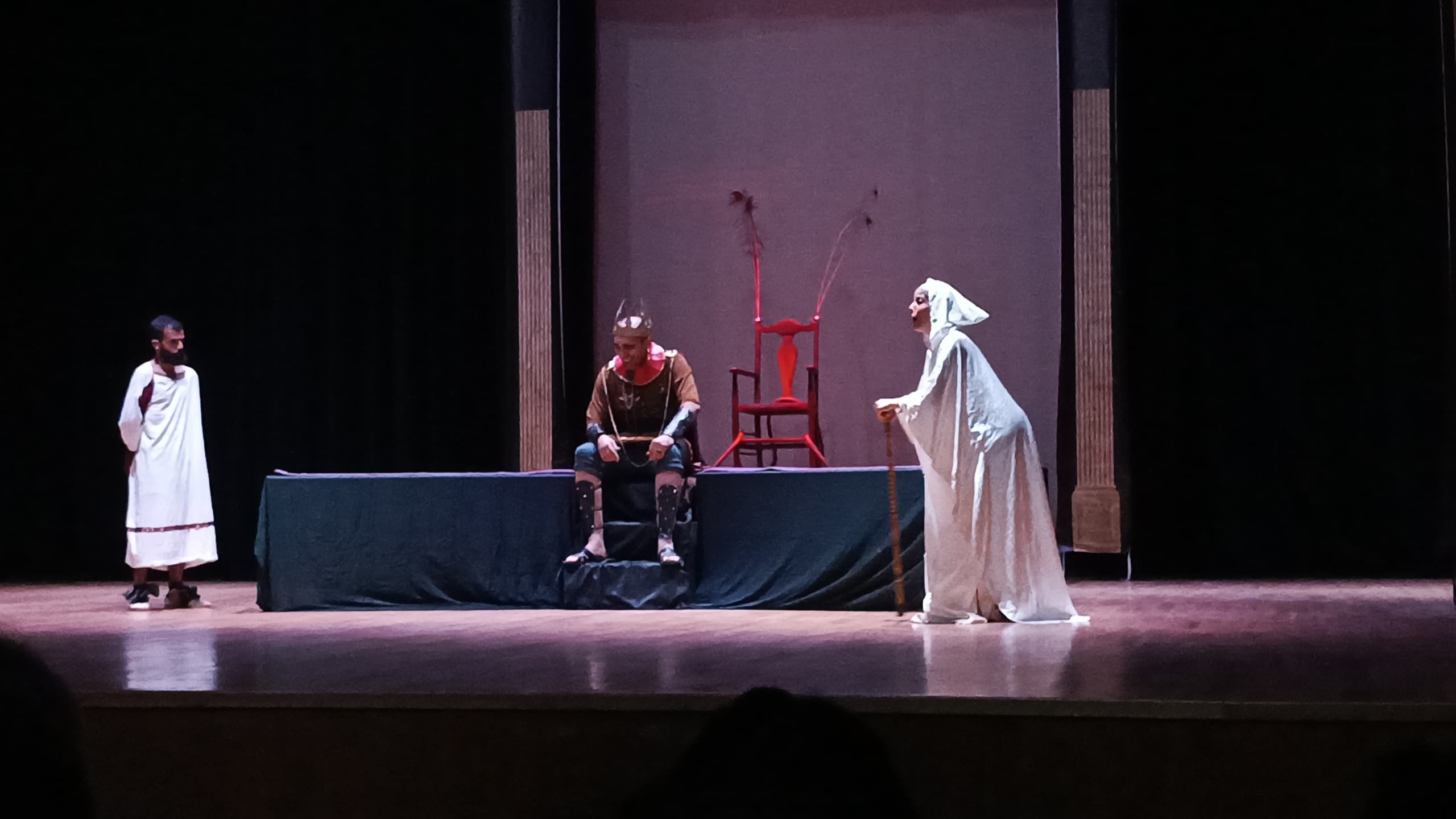فرقة مسرحيةلإحدى الجامعات المغربية تتألق بمهرجان المسرح الجامعي الدولي بالبيضاء