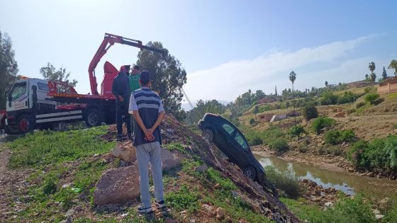 سقوط سيارة بواد أم الربيع عند مدخل قصبة تادلة.