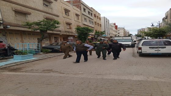 السلطة المحلية بالملحقة الإدارية السابعة عشر بطنجة تشن حملة واسعة لتحرير الملك العمومي.