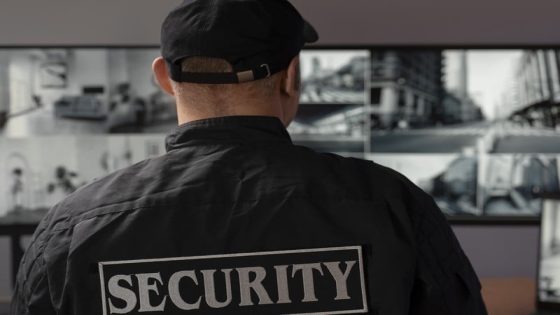 حارس أمن يفضح ممارسات خطيرة داخل شركة دولية ويكشف تفاصيل طرده التعسفي.