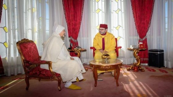 صاحب الجلالة الملك محمد السادس نصره الله يوشح محمد يسف بوسام العرش ويعين اليزيد الراضي خلفًا له.